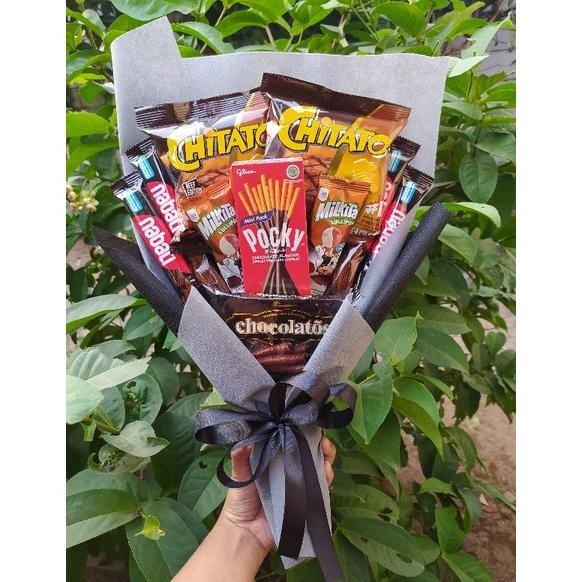 

(S) Buket cowok/paket/bingkisan Snack Ulang Tahun/Ultah/ Wisuda/Kado/Hadiah/ ANNIVERSARY / CEWE Nugi