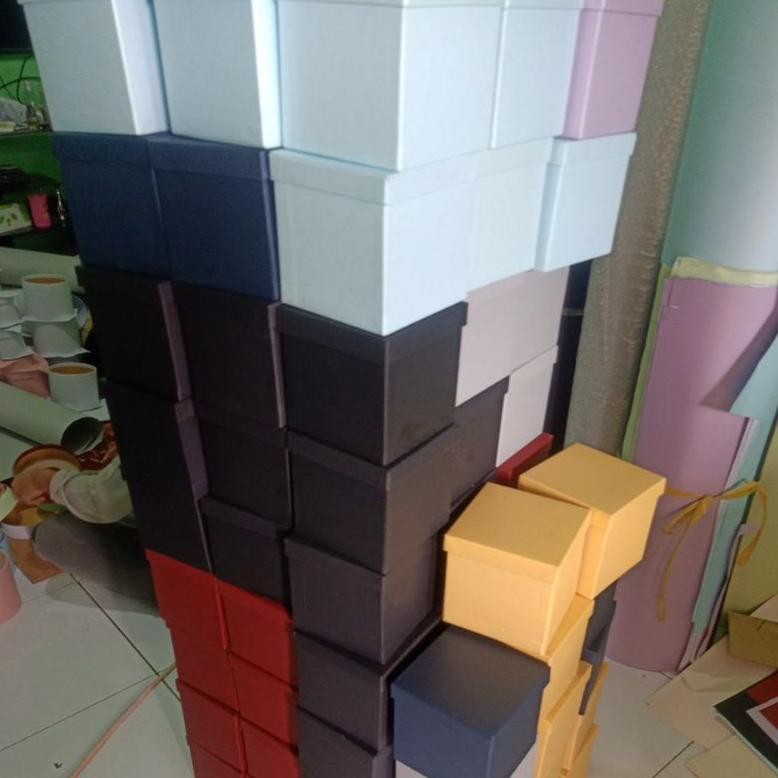 

bloom box (kotak 13 x 13 x 13) dan slinder, klik saja Kaka/sist Nugi