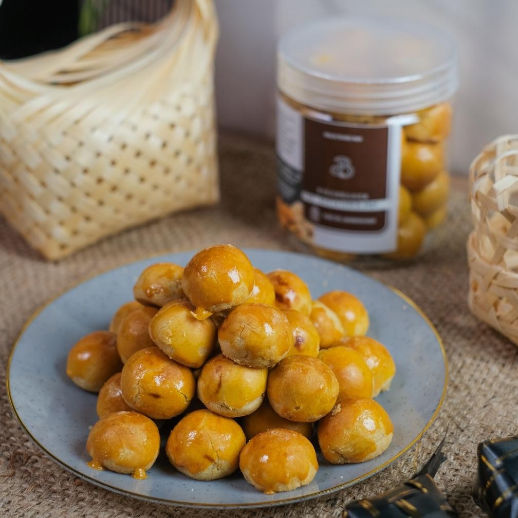 

Kue Nastar Wijsman Premium ( Beli 1 Toples gratis 1 pouch kue sagu / semprit ) Nugi