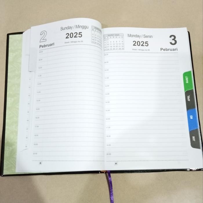 

SWG BUKU AGENDA DELUXE 2025 HARIAN