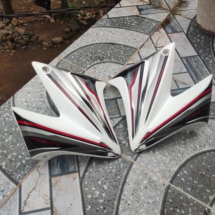 cover sayap bawah kupingan tangki vixion old lama ori original putih