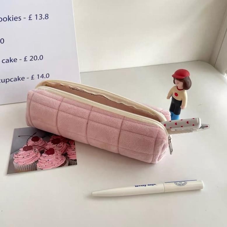 

Update NEW! Gifu Fluffy Pencil Case / Kotak Pensil Empuk Premium Lembut / Kotak Pensil Bantal Aesthetic Korea / Kotak Pensil Premium Kotak Kotak ,,