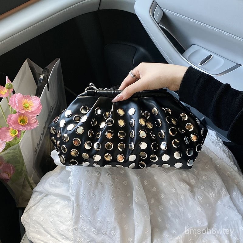 Tas Fashion Perdagangan Luar Negeri Tas Kecil Wanita Tas Rivet Gaya Baru Kepribadian Tas Selempang T