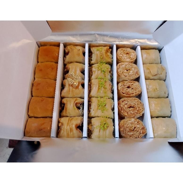 

Damascus Baklava Premium Mix 1 Box 350 Gr aSt