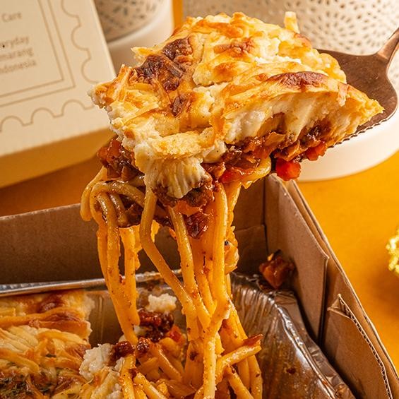 

Baked Spaghetti Brulee With Homemade Bolognese And Bechamel Sauce