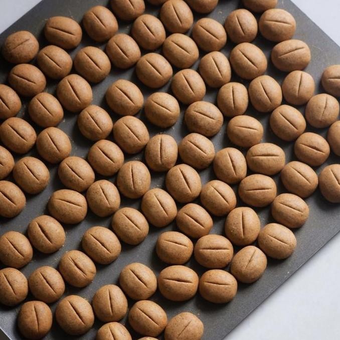 

Dear Mrs. Duck Butter Cookies Coffee Bean Kue Kering Premium Stok Terbatas