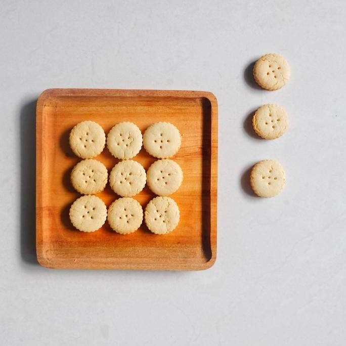 

Cream Cheese Dear Mrs. Duck Cookies - Kue Kering Keju Premium Stok Terbatas