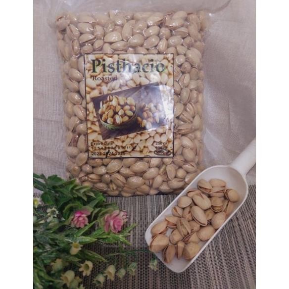 

Pistachio Roasted/Kacang Pistachio Panggang/Fustuk 1 Kg Oleh Oleh Haji Umroh