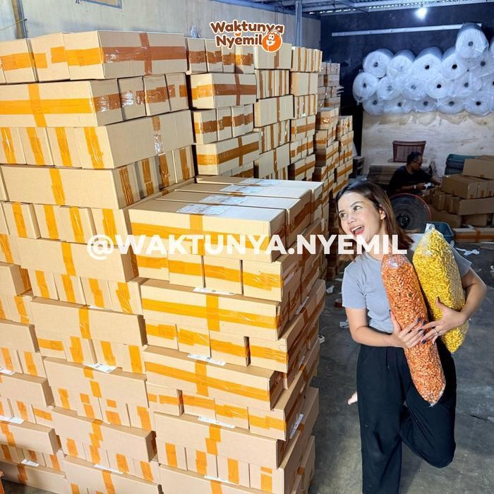 

FF 1 BALL MAKARONI BANTAT 1KG RASA JAGUNG MANIS Food Snacks Pedas Crispy Camilan Keripik Makanan