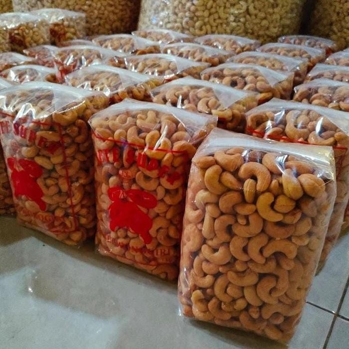 

FF Kacang mete mede matang ( 500 gram ) asli wonogiri Food Snacks Goreng Asin Cemilan