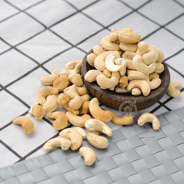 

FF Natural Raw Cashew ( Cemilan Sehat Kacang Mede Mentah ) 500 Gr