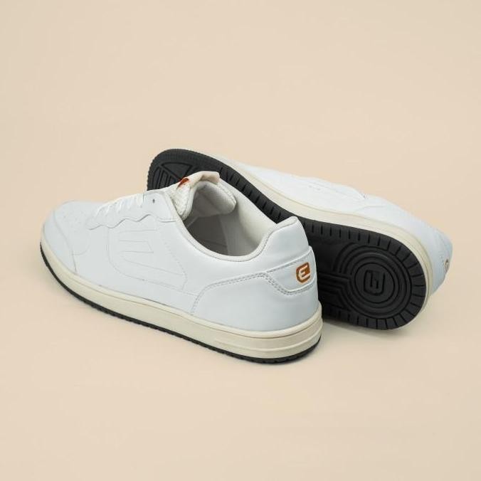 Sepatu Sneakers Footwear Emba Shuffle White