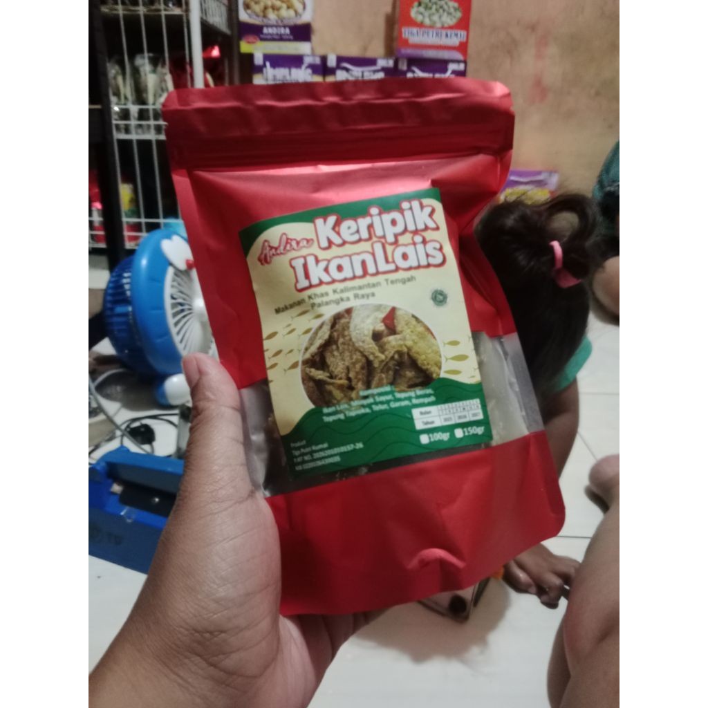 

kripik ikan lais crispy khas palangkaraya