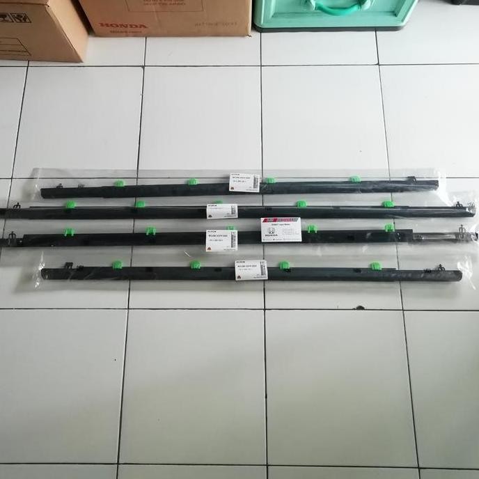 Karet Pelipit Kaca Luar Honda Freed