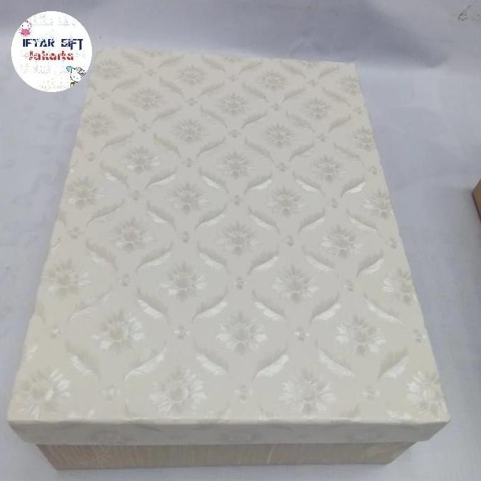 

BOX KOTAK KADO MEWAH LAPIS WALLPAPER 3D ( TIMBUL/ VINYL) UK.27X19X5 CM