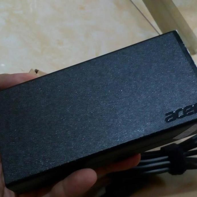 Adaptor charger Acer veriton z4640G-C 19V 7,1A 135watt