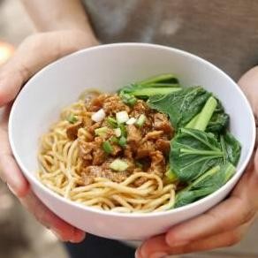 

[Paket Mie Ayam Frozen] Mie Basah Telur Ayam Kampung + Minyak Bumbu