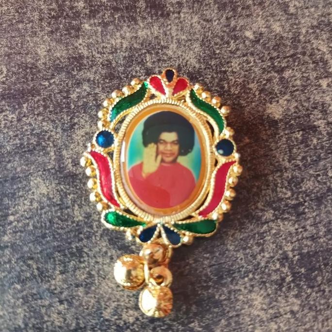 ;&;&;&;&] Bross pin India Sai Baba Sai Baba