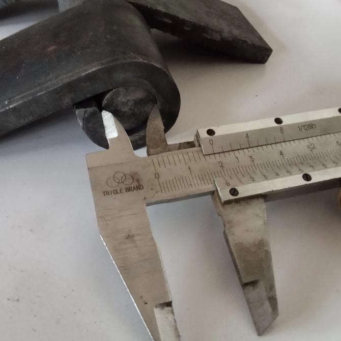 Engsel bak besi As Besar pendek