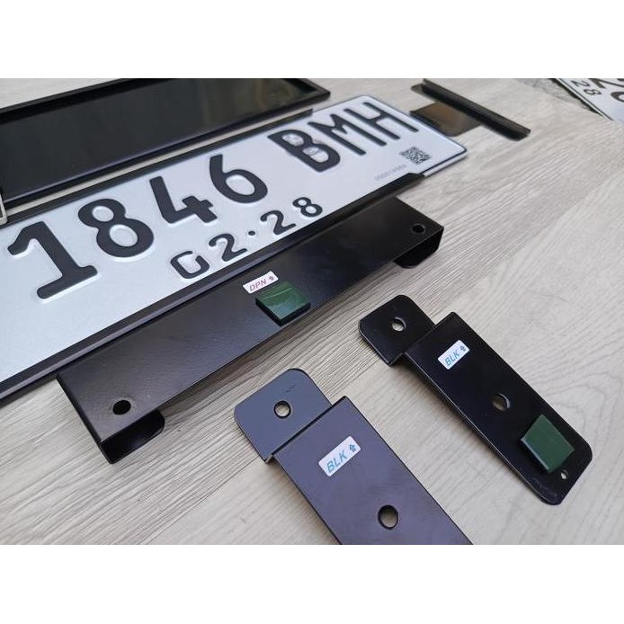 Breket Dudukan Tonjoloan Plat Nomor Mobil