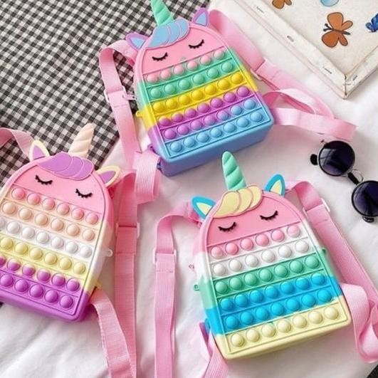 

Diskon Tas Anak Ransel Pop It Selempang Unicorn Lucu Premium Viral Terbaru
