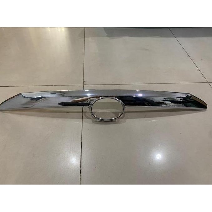 Garnis List Trunklid Belakang Chrome Yaris List Bagasi Belakang Yaris 2014 2015 2016 2017 LW1408