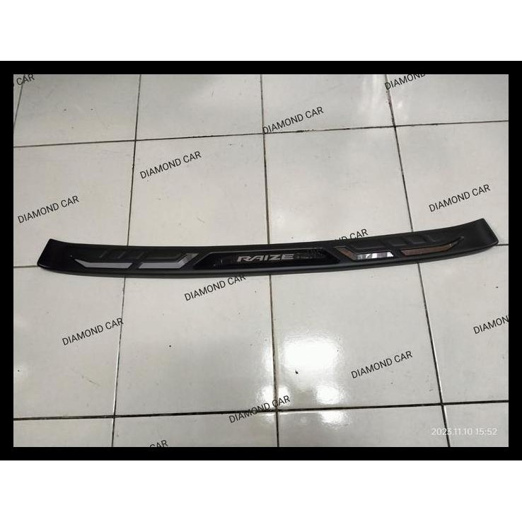 DISKON SILLPLATE BELAKANG TOYOTA RAIZE LIST CHROME 