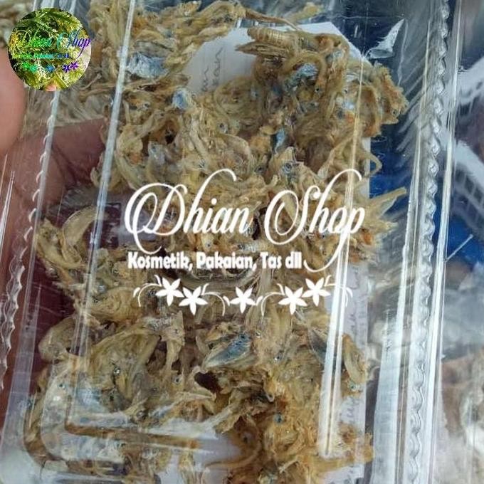 

ikan asin / blenyek / tempong / ikan kecil- kecil yang di keringkan.