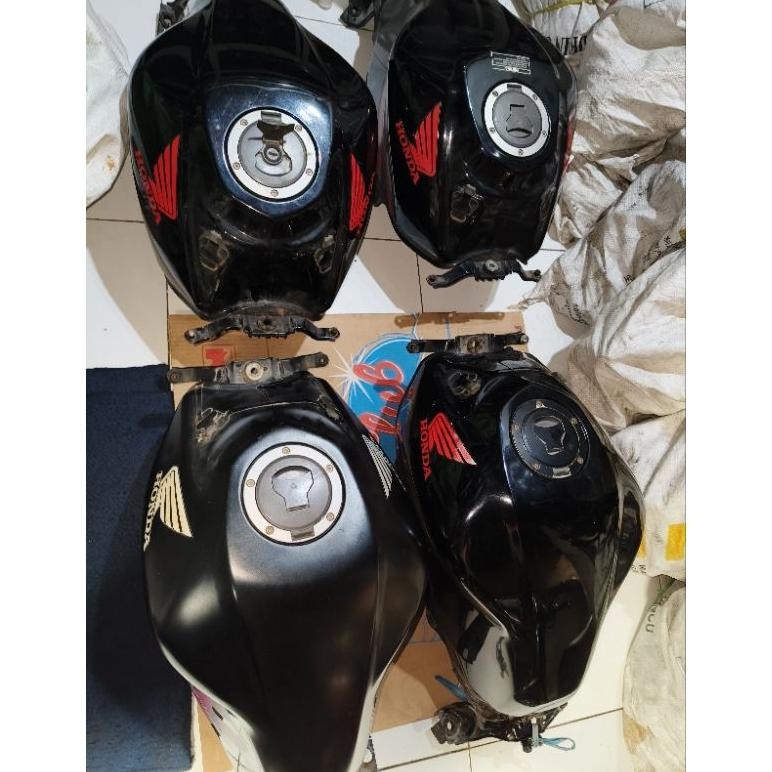 tangki Tengki aja CBR 150R LED barang masih bagus ori baan motor copotan motor asli