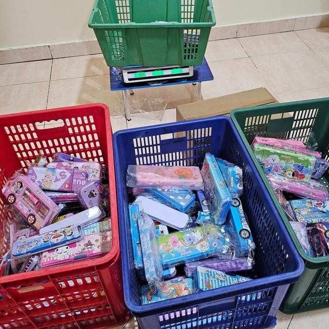 

Kotak Pensil Kiloan Stationery Mix 1 Kilogram New Stok