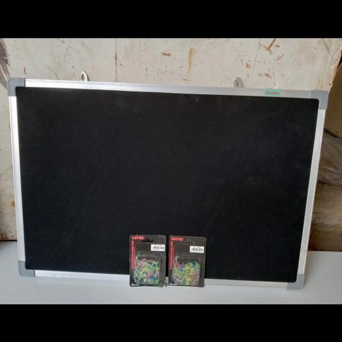 

Softboard Cork Board/Papan Mading Gantung Bludruhitam Zettaki 90X120Cm New Stok