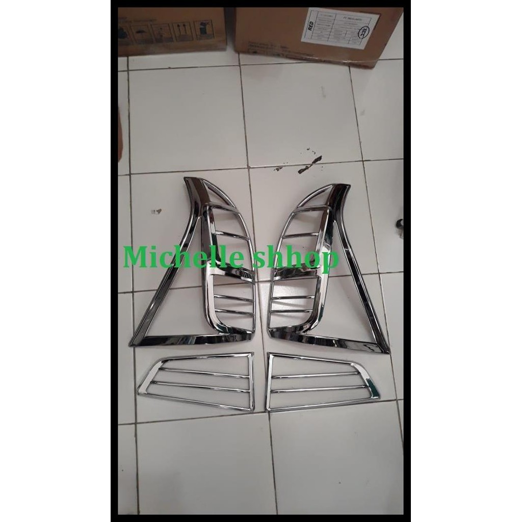 DISKON GARNISH BELAKANG AVANZA 2015 - 2017 CHROME 