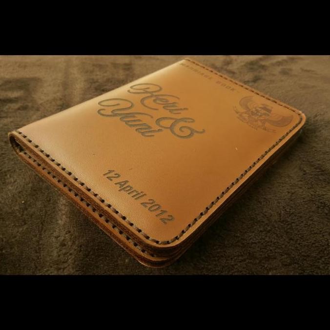 

Cover Buku Nikah unik bahan Kulit Sapi Asli Free gravir nama dll
