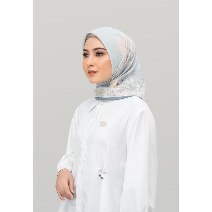 Wearing Klamby - Alhambra Scarf LI