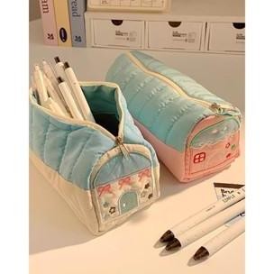 

TEMPAT PENSIL PITA BENTUK RUMAH / KOTAK PENSIL IMPORT KAPASITAS BESAR / TEMPAT PENSIL AESTHETIC / MAKEUP POUCH KOSMETIK / WANDA PENCIL CASE / MI CASA POUCH COQUETTE KOTAK PENSIL KOREAN STYLE AS