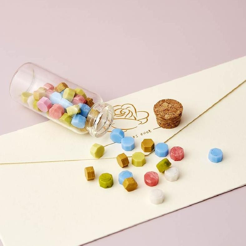 

KZLY STYLE Retro Seal Wax Beads Set Handle DIY Wax Beads Scrapbook Stempel Sealing Lilin Segel Wax Stempel Undangan Stempel PernikahanRETRO SEAL WAX BEADS SET / SET STEMPEL SEGEL LILIN / WAX SEAL SET / AMPLOP / WAX STAMP CANDLE LILIN / SEALING WAX STAMP K