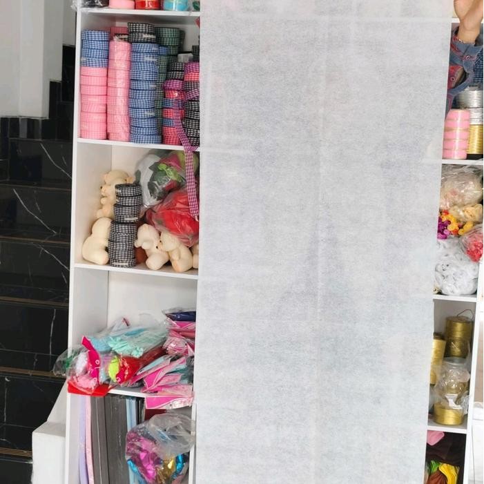 

Kkim Spunbond Pengganti Kertas Tissue Buket Tebal 25Gsm / Kertas Tissu Hampers Flower Wrapping 160X50 Untuk Bucket