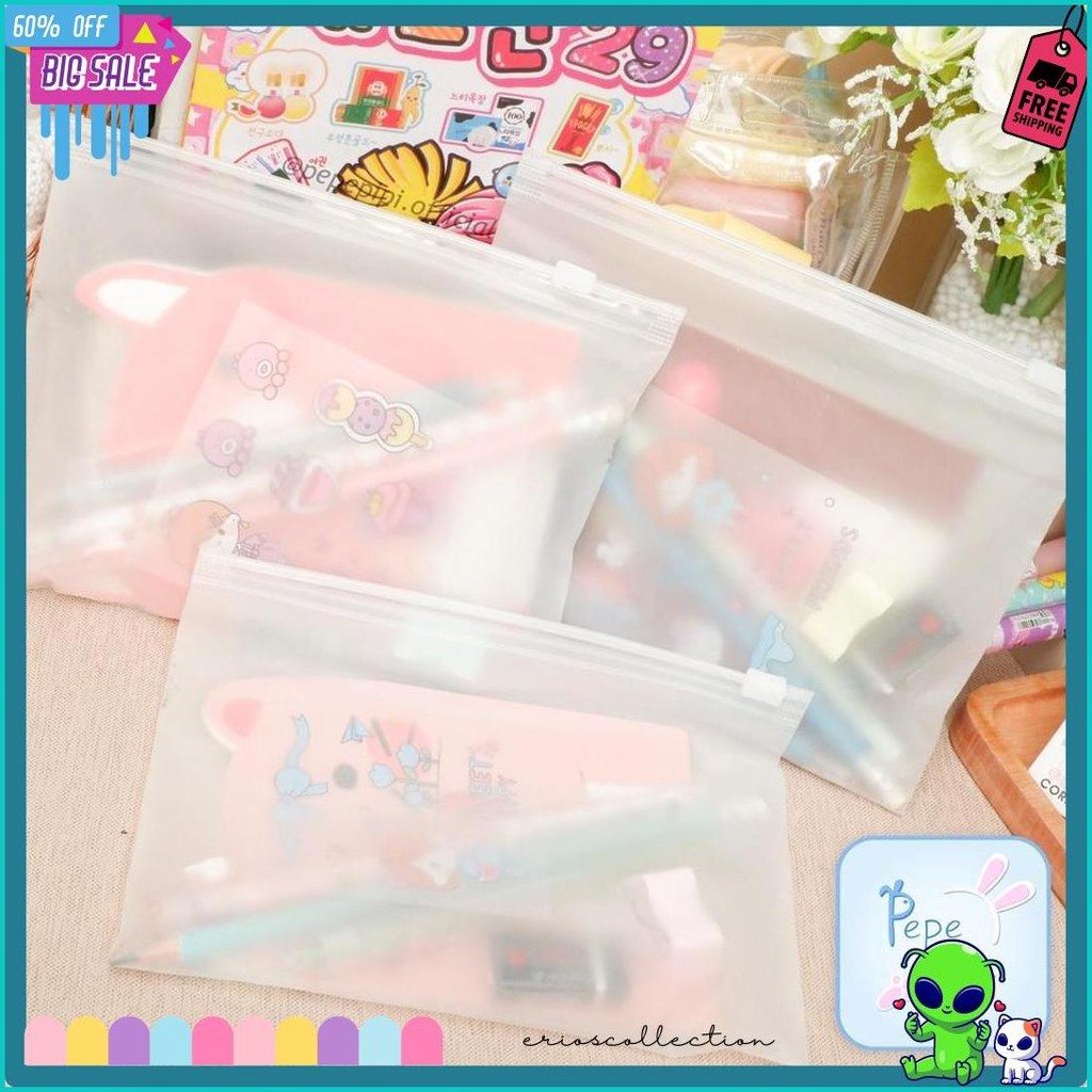 

Set Alat Tulis 10K Pouch Hadiah Kado Bingkisan Pulpen Pensil Stiker Penghapus Rautan Notebook Diskon