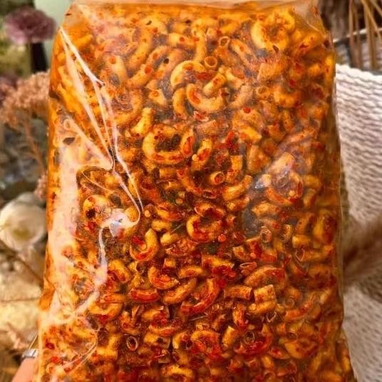 

Makaroni Pedas Bumbu Cikruh 1kg "MAKARONI NGABRET" Nugi