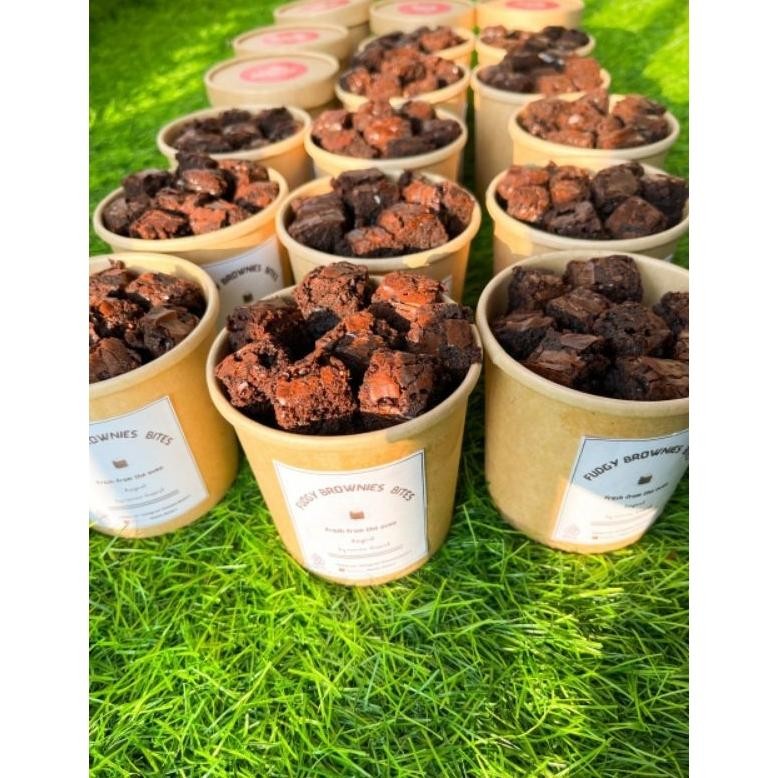 

Brownies / Fudgy Brownies Cup / Brownies Tusuk / Brownies Topping Hazelnut Nugi