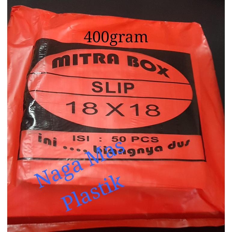 

Dus Nasi Polos Uk 18x18 / 20x20. Berat 400gram. 1 pak is 50 lbr. Nugi