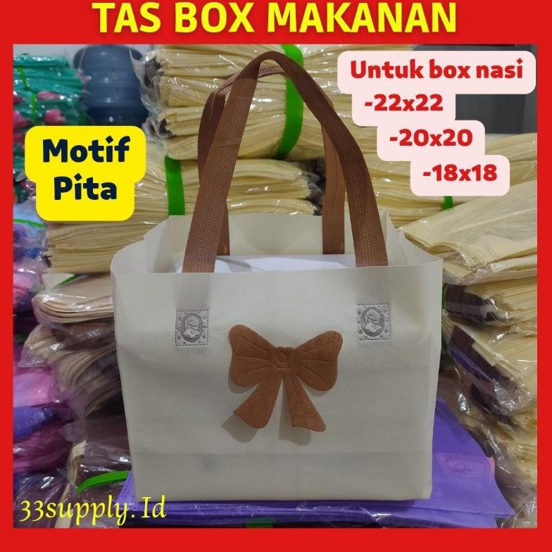 

Tas hajatan box nasi 22x22 20x20 dengan motif pita / tas kotak nasi 22x22 20x20 / tas kotak nasi motif pita / tas syukuran / tas aqiqahan / tas haul Nugi