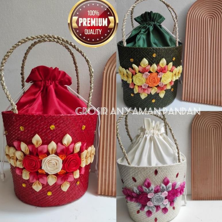 

Tas parsel EMBER 2 TOPLES BUNGA ROSE GG RARA tas hampers natal keranjang gift imlek parcel anyaman pandan Nugi