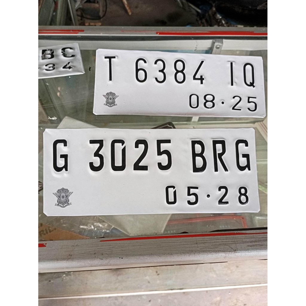 PLAT NOMOR MOTOR BAUT TANAM GRATIS TAMBAH NAMA BAHAN ALUMUNIUM PLAT NOMOR MOTOR CUSTOM VARIASI