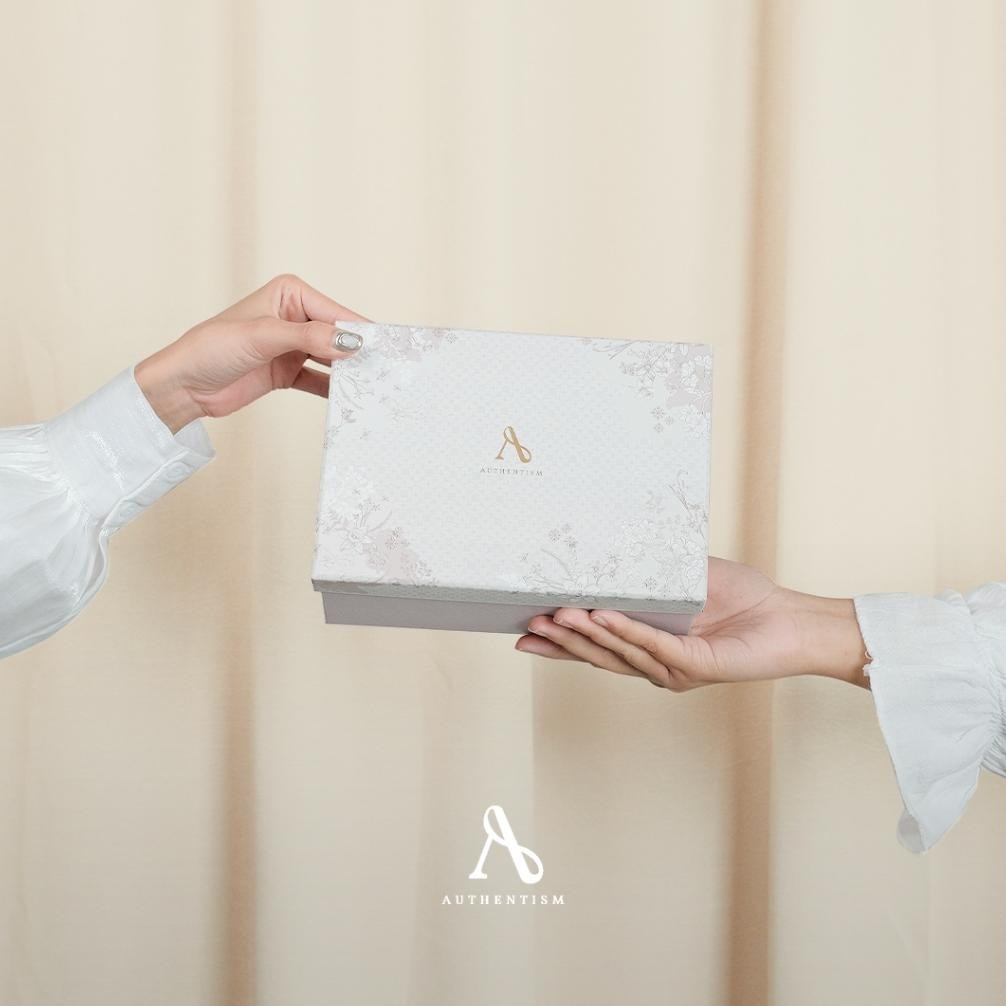 

AUTHENTISM ID HARDBOX FOR SCARF OR OUTFIT Nugi