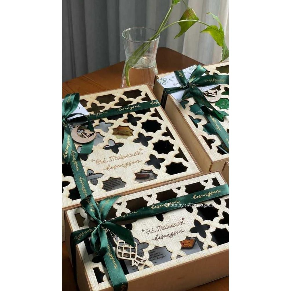 

Box Hampers Lebaran Custome Box Parcel Premium Box Kayu Gift Box Lebaran Kotak Kado Nugi