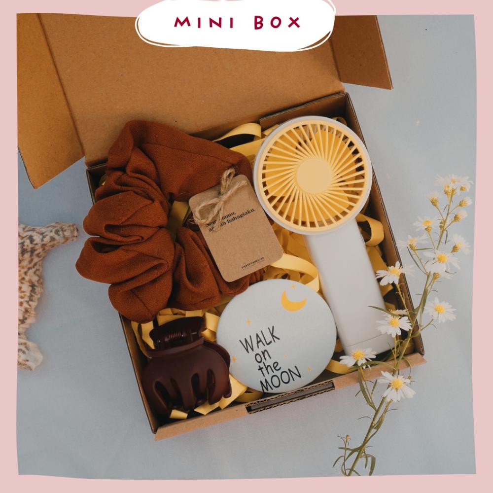 

(MINI BOX) Hampers Lucu Aesthetic | Exclusive Gift Box | Kado Cewek Ulang Tahun Wisuda Lebaran Anniv Nugi