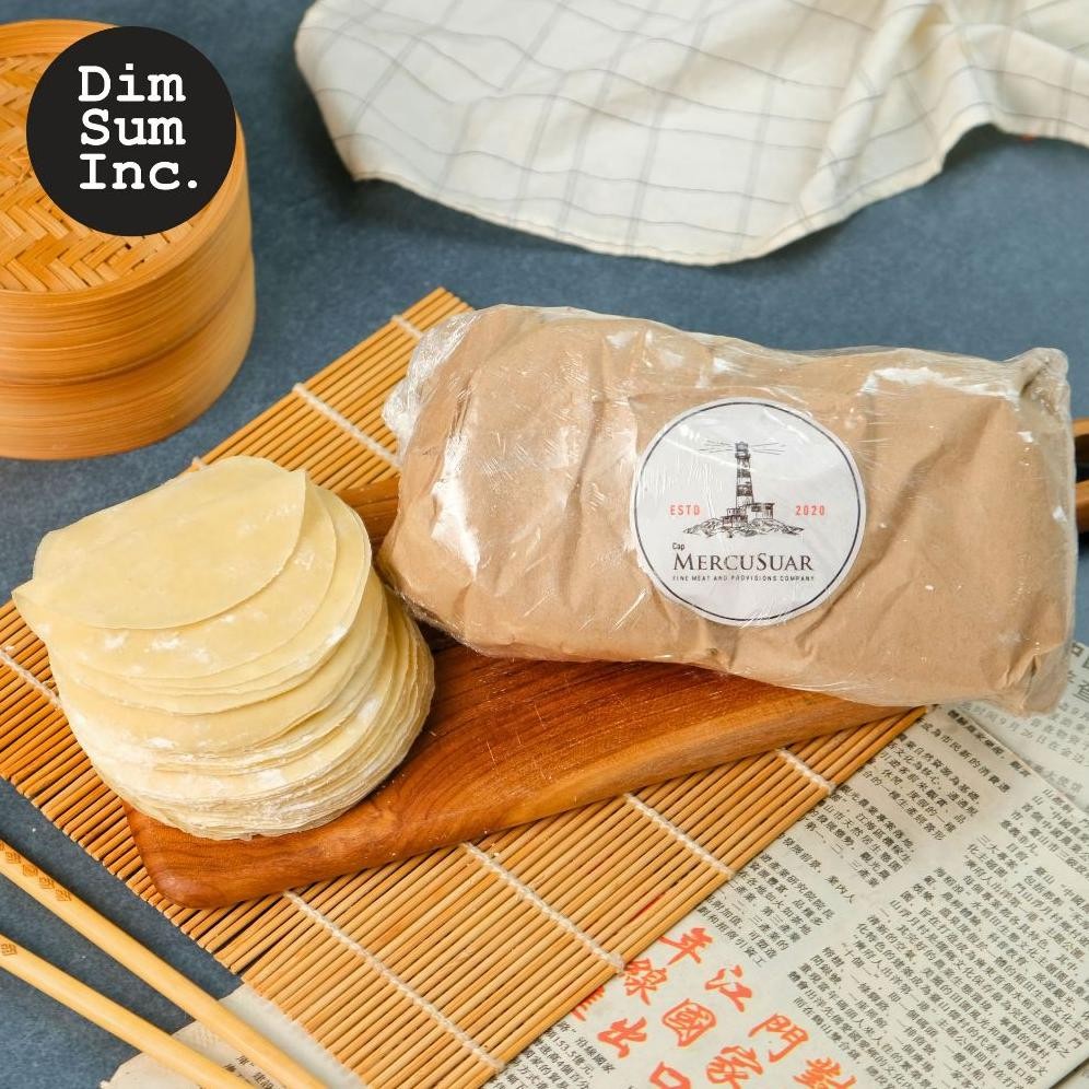 

Promoo!! Kulit Gyoza / Kulit Pangsit / Kulit Kwotie / Kulit Kotie / Kulit Kuotie / Pangsit Ayam / Pangsit Udang / Pangsit Ayam Udang / Gyoza Ayam/ Gyoza Udang / Gyoza Ayam Udang / Kulit Dimsum Premium Bulat 10 cm 1 Kg Dumpling Wrap by Dimsum Inc