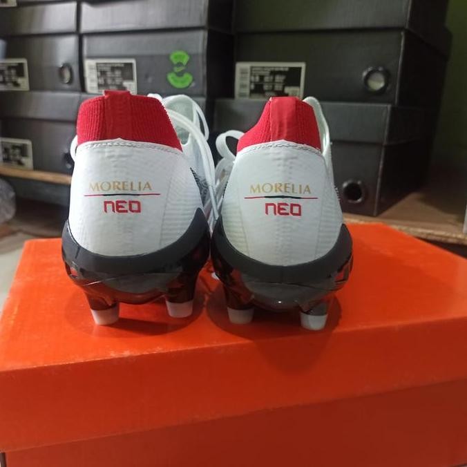 sepatu bola mizuno morelia neo 3 beta white black Terlaris