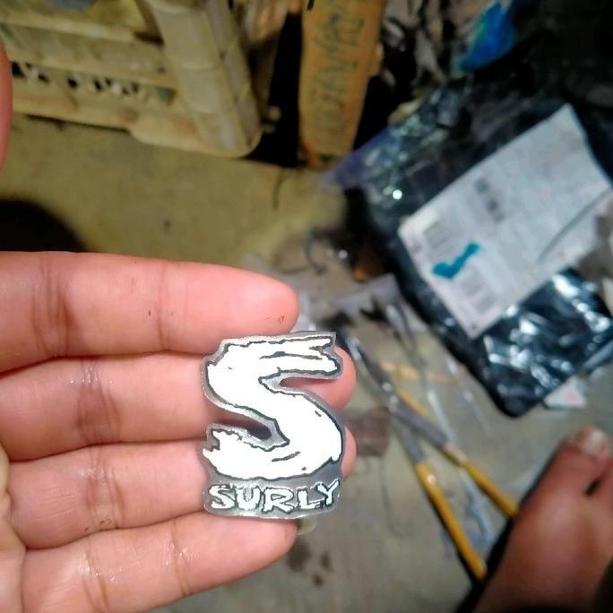 emblem sepeda surly